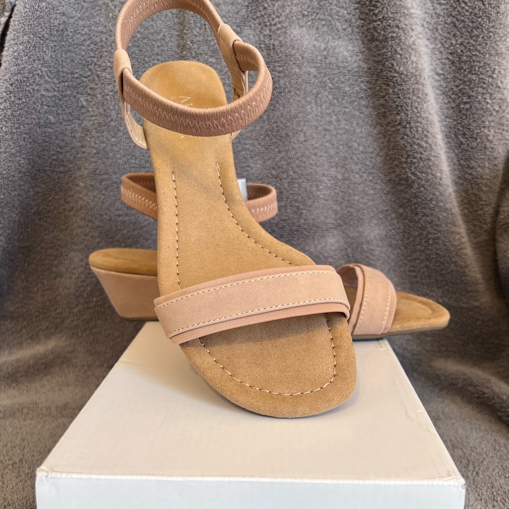 Alfani new blush/ tan sandals. Sz 7.5